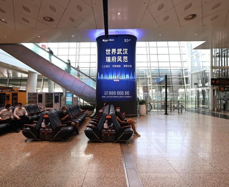 T3 Domestic Arrival Welcome Hall Pillar Lightbox 2
