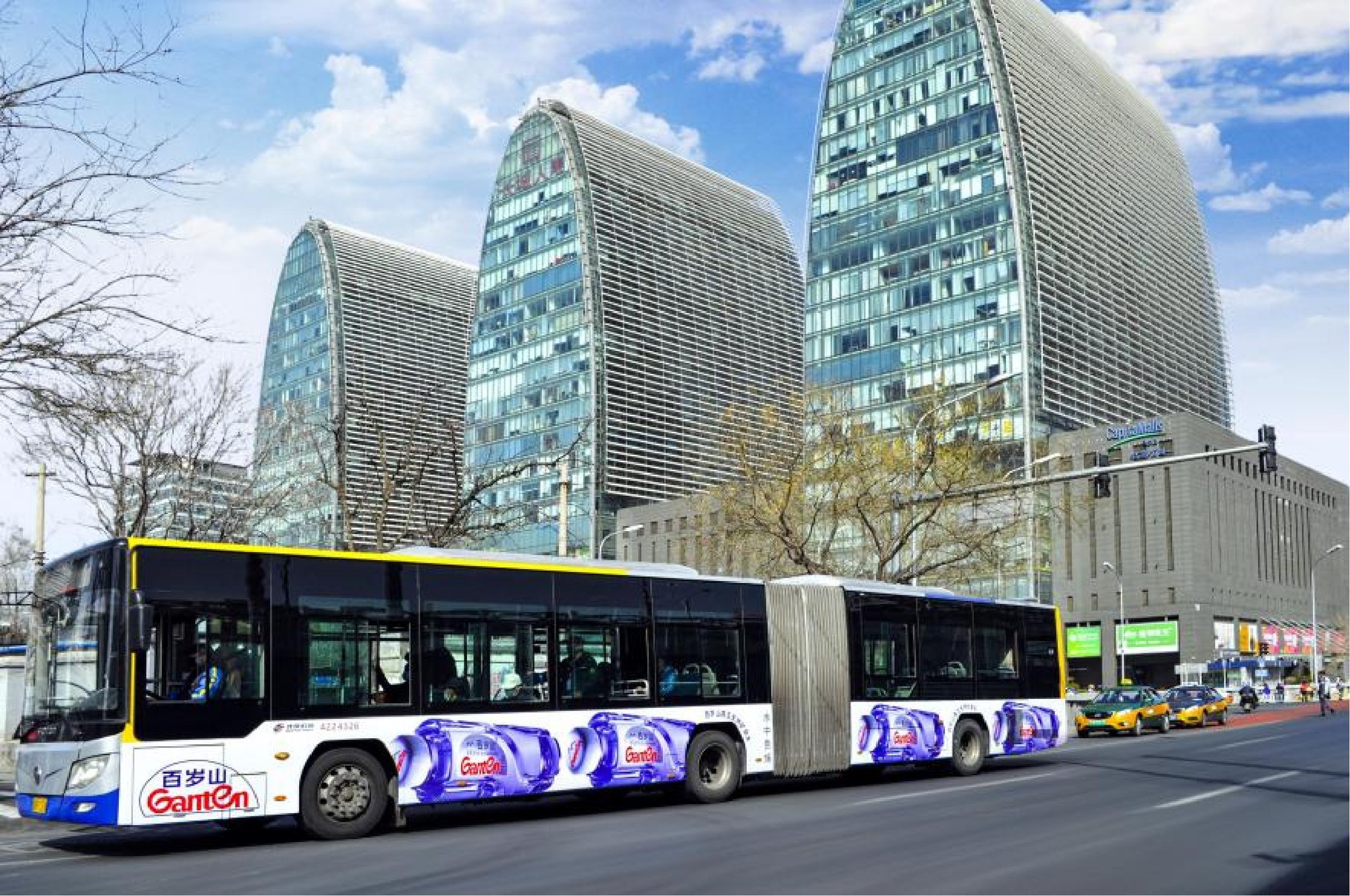 China bus advertising in a major city reaches commercial district traffic