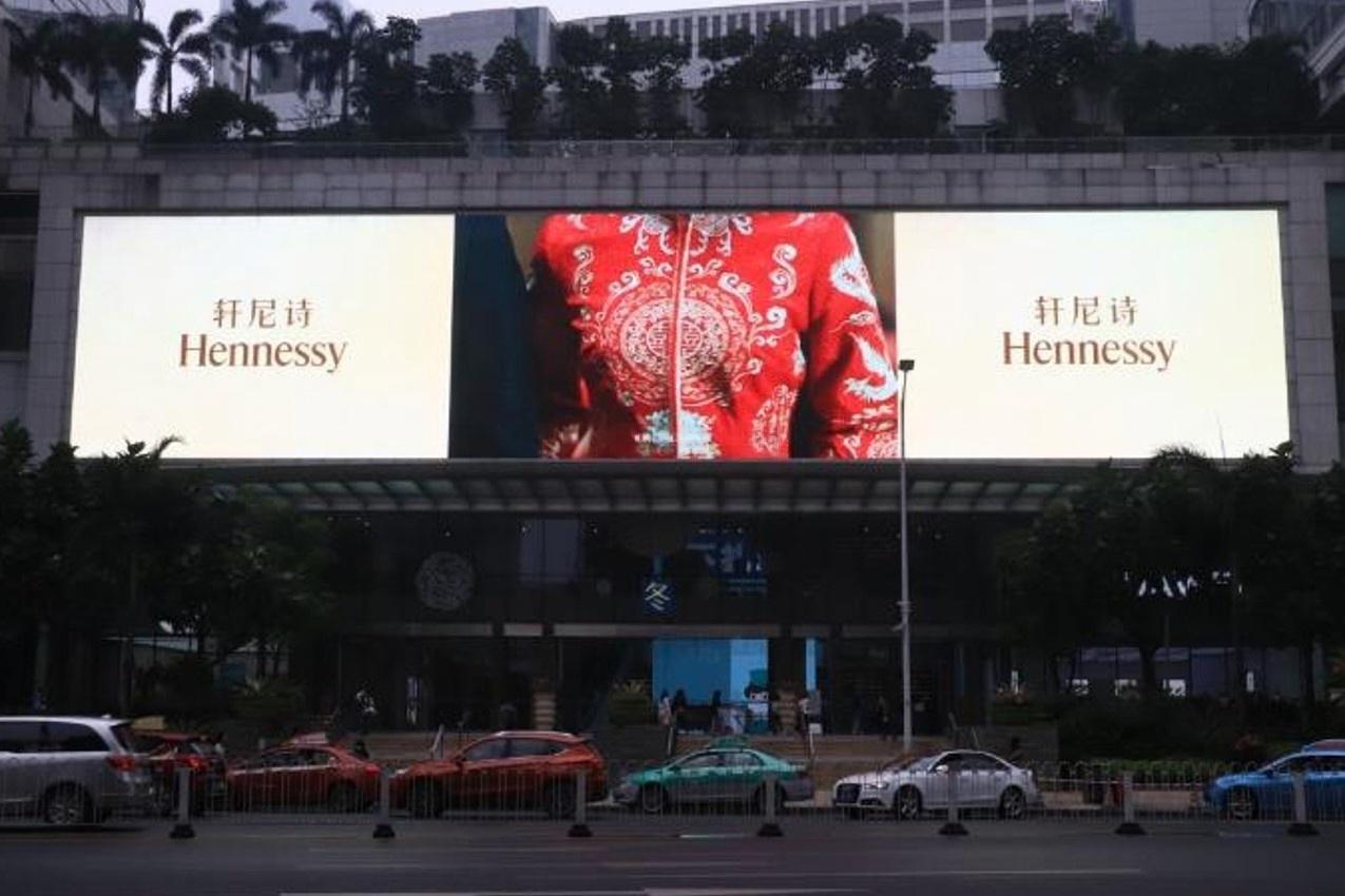 Guangzhou Zhujiang New Town GT Land Winter Plaza East Gate Digital Billboard