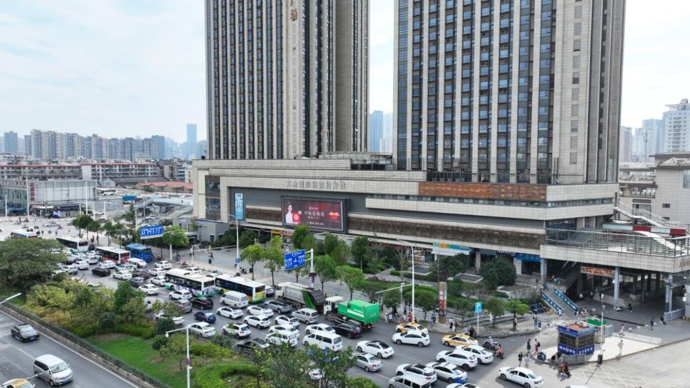 Wuhan Wuchang Railway Station Wanjin International Digital Billboard