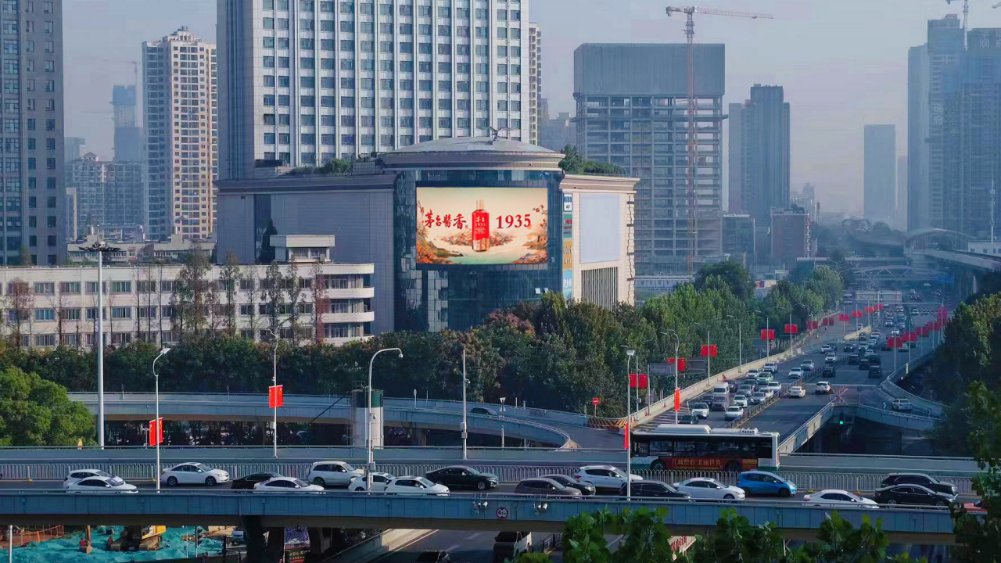 Wuhan Jiang'an Second Yangtze River Bridge Shangdonghui Digital Billboard