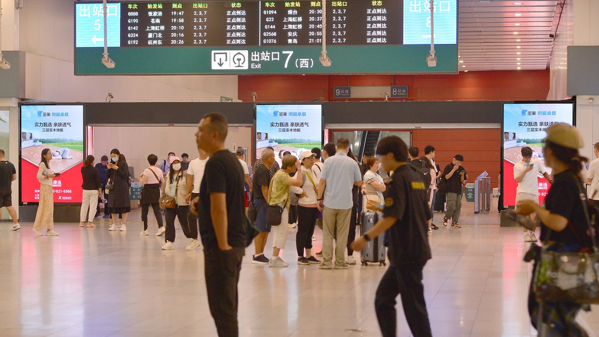 Beijing South Railway Station Advertising Arrival Level Exit Digital Signage Package