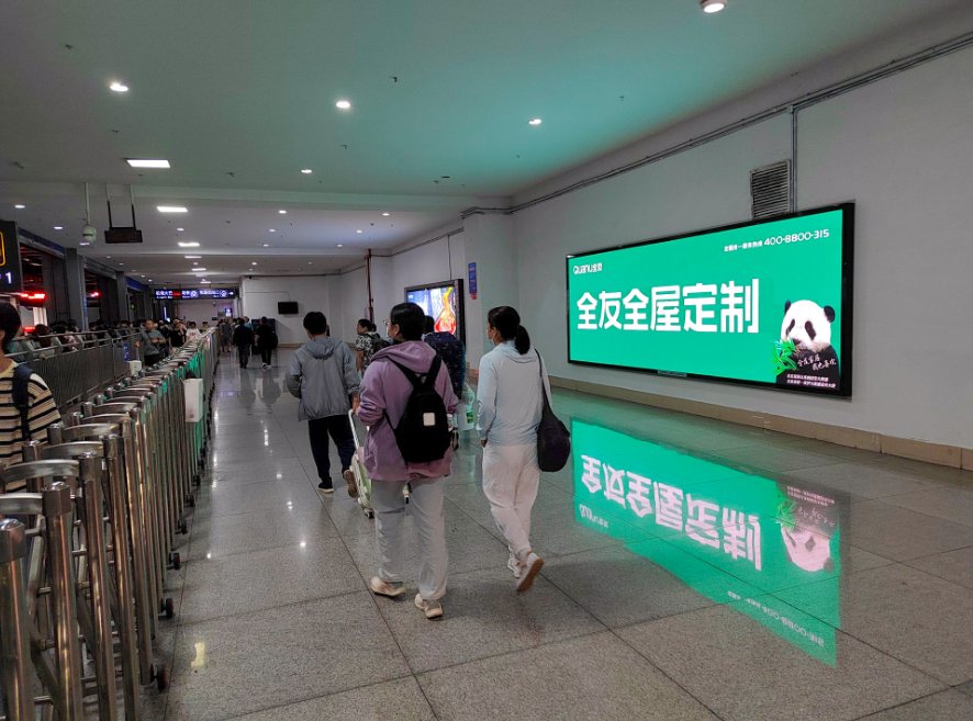 Chengdu East Railway Station Advertising Arrival Level East-West Exit 11-Screen Network — Digital Billboard